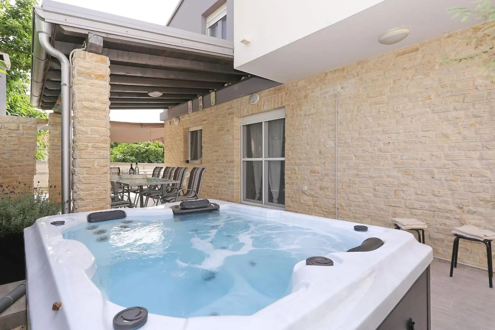Apartment Jozo نين 0*,