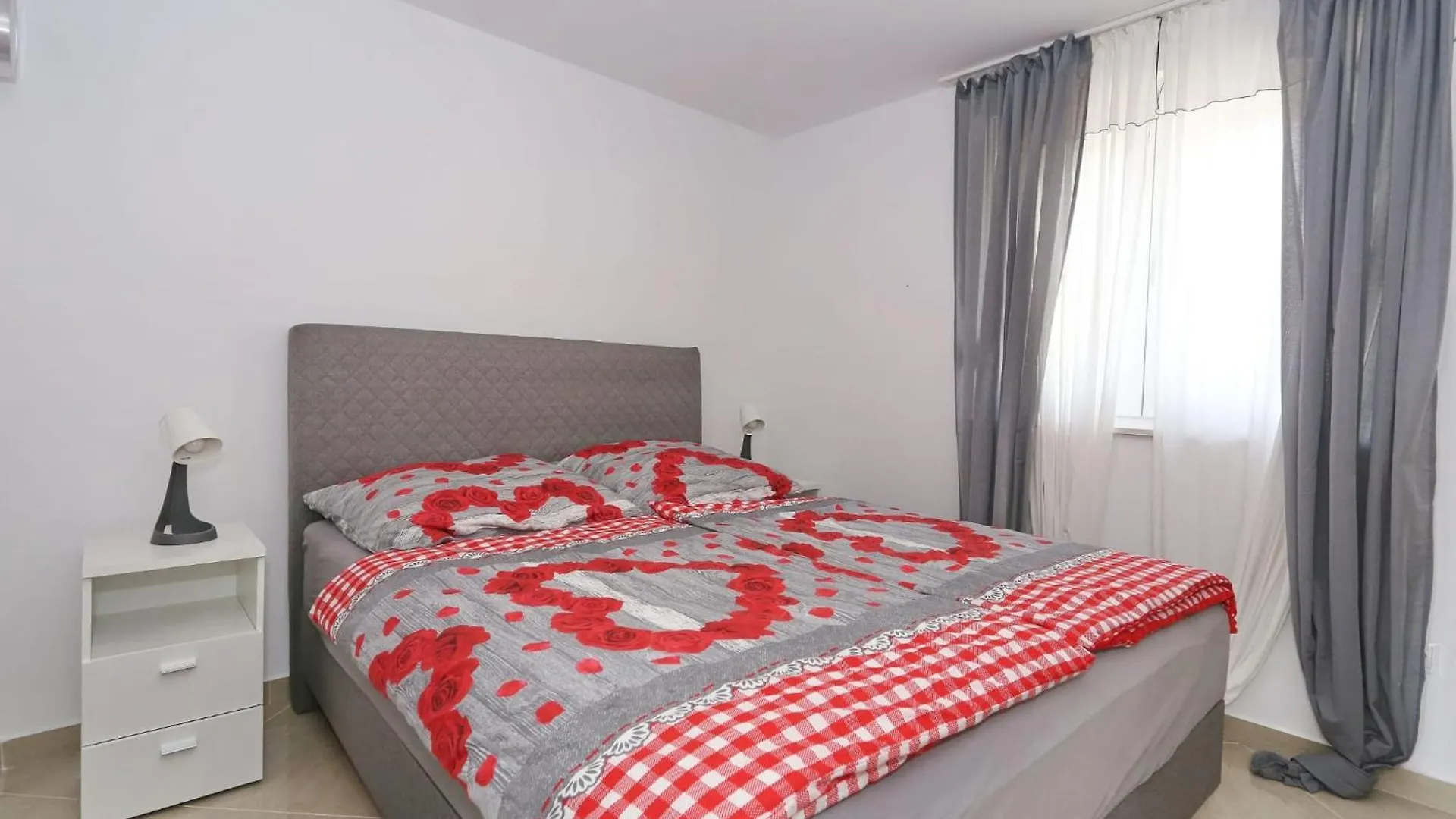 Apartment Jozo نين 0*,